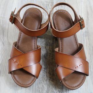 Univeral Thread Goods Leather platform sandals